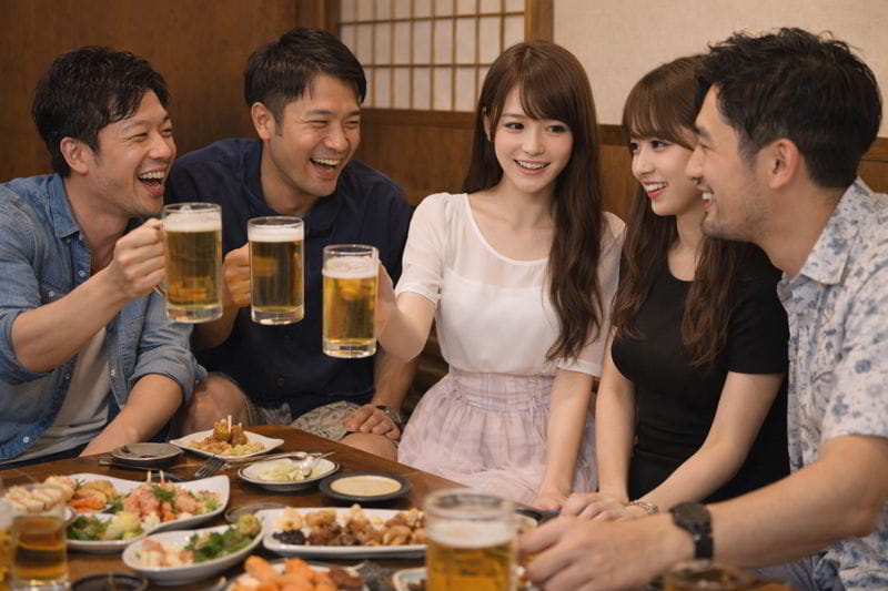 飲み会の男女
